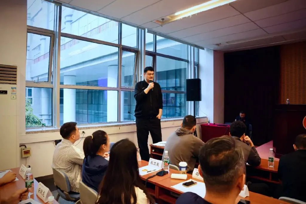 控卫如何通过视频学习提高技术水平_0